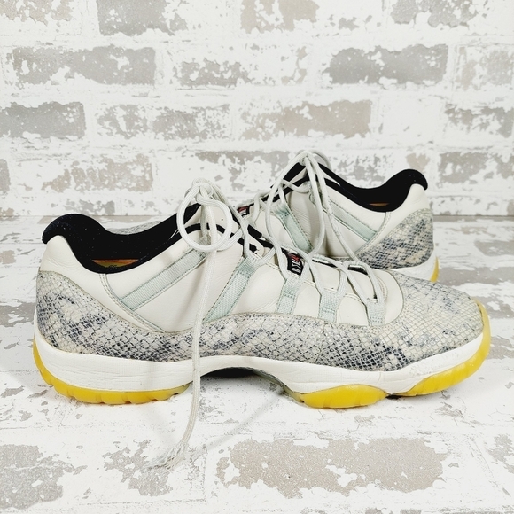 Nike Jordan 11 Retro Low Light Bone Snakeskin Lace Up Athleisure Sneakers A548 - Picture 2 of 10